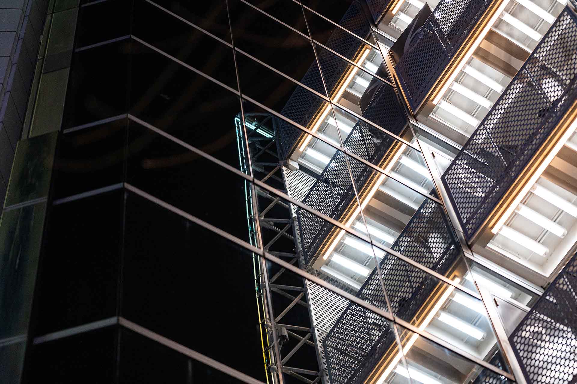 錦3丁目758ビル鉄骨反射